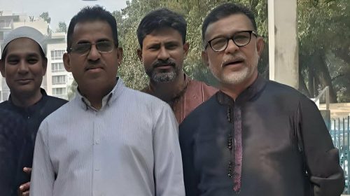 সতীর্থদের সঙ্গে জাকি আহমেদ রিপন (সাদা শার্ট)।